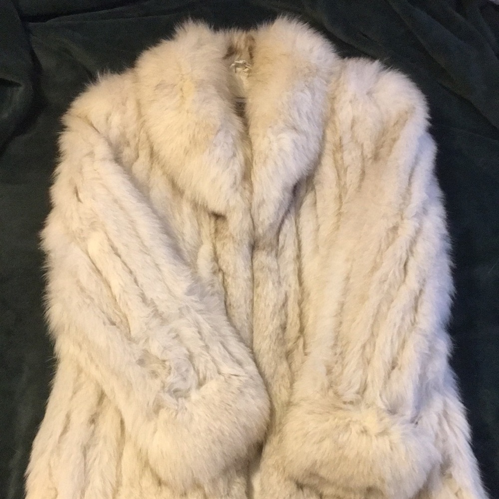 MEDIUM VINTAGE GENUINE FOX FUR JACKET GUC